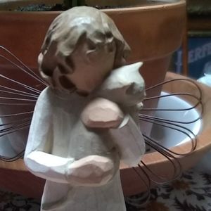 Reduced Price Willow Tree Figurine Angel of Affection